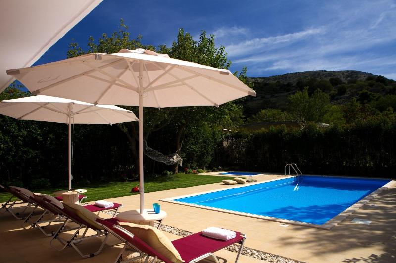 Exanthia Villas image