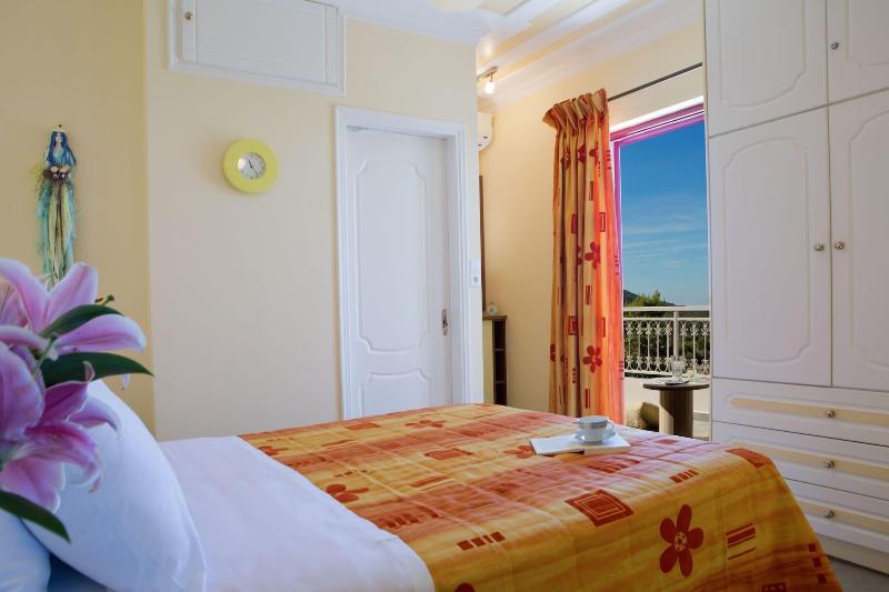 Exanthia Villas image