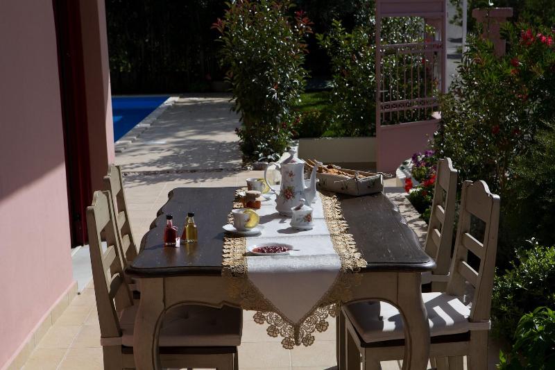 Exanthia Villas image