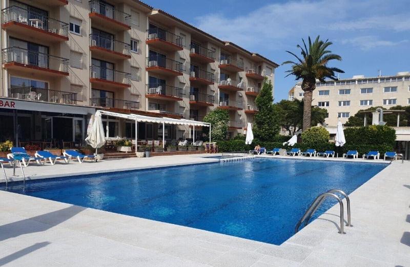 Payet Apartments 2 4 Personas image