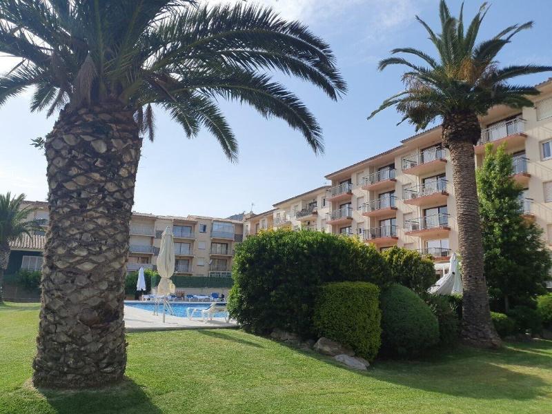 Payet Apartments 2 4 Personas image