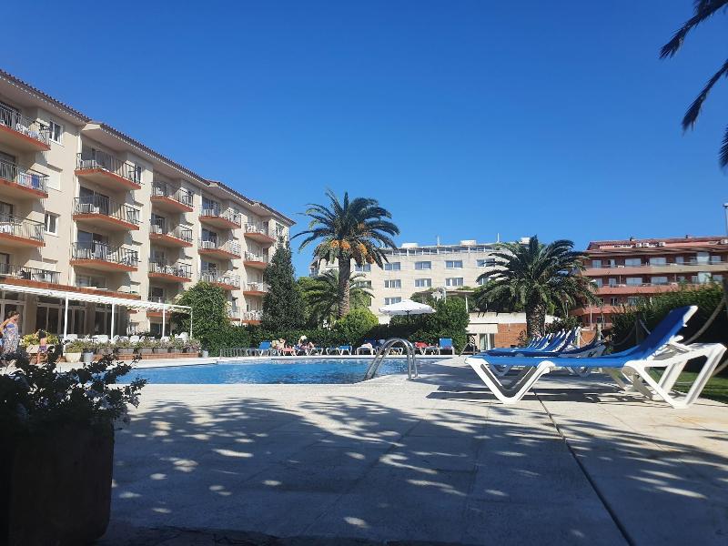 Payet Apartments 2 4 Personas image