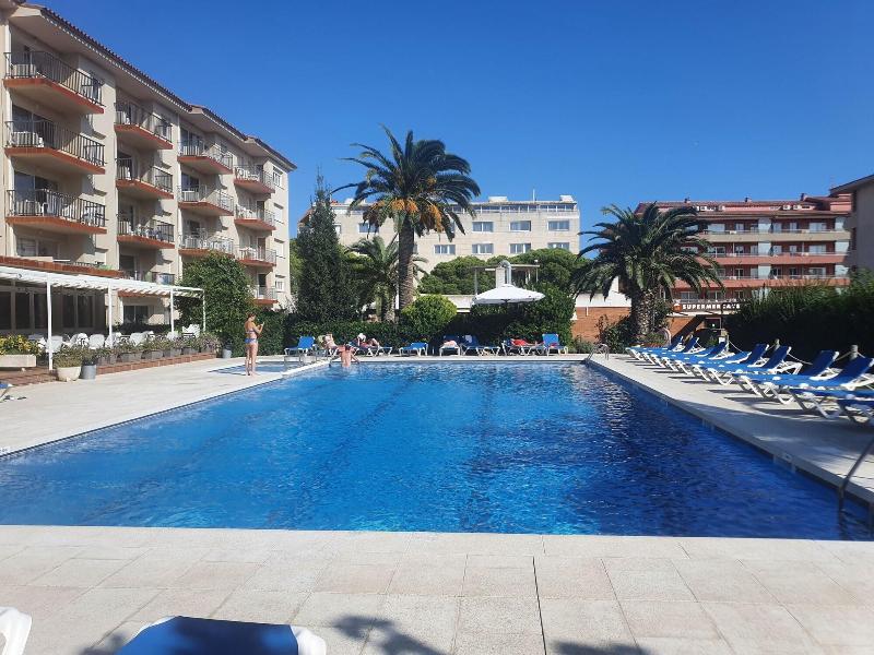 Payet Apartments 2 4 Personas image