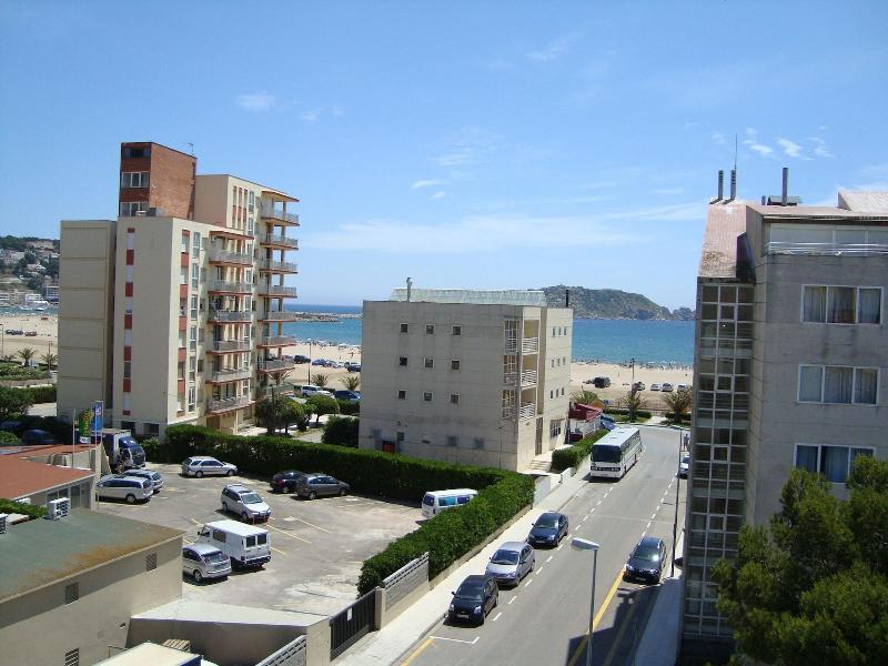 Payet Apartments 2 4 Personas image