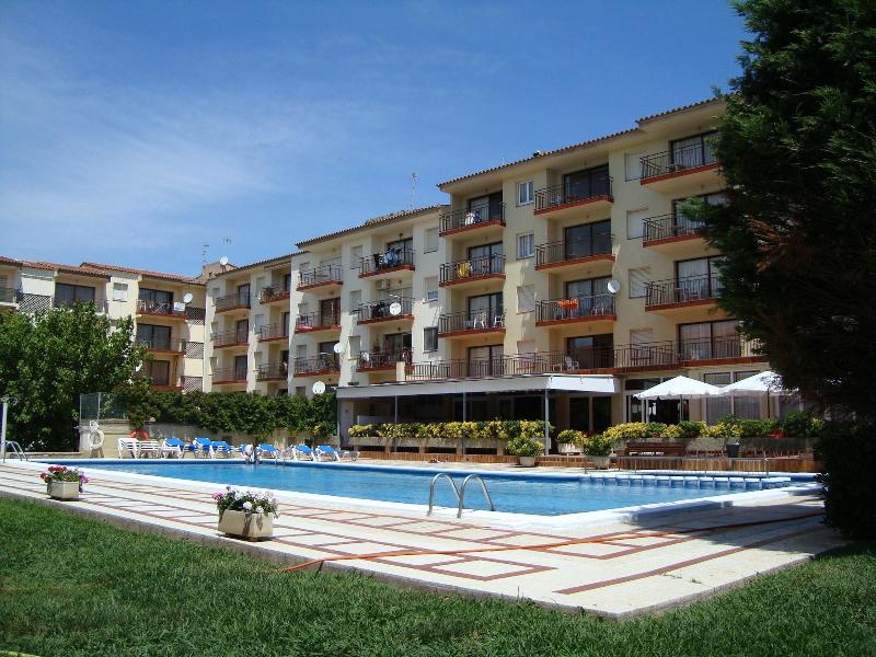 Payet Apartments 2 4 Personas image