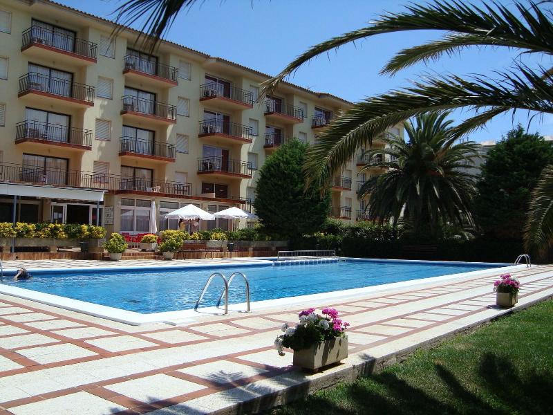 Payet Apartments 2 4 Personas image