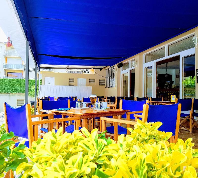 Payet Apartments 2 4 Personas image