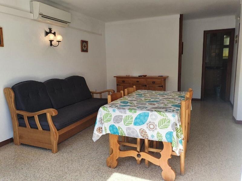 Payet Apartments 2 4 Personas image
