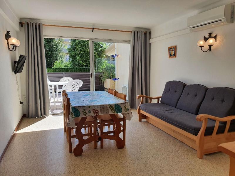 Payet Apartments 2 4 Personas image