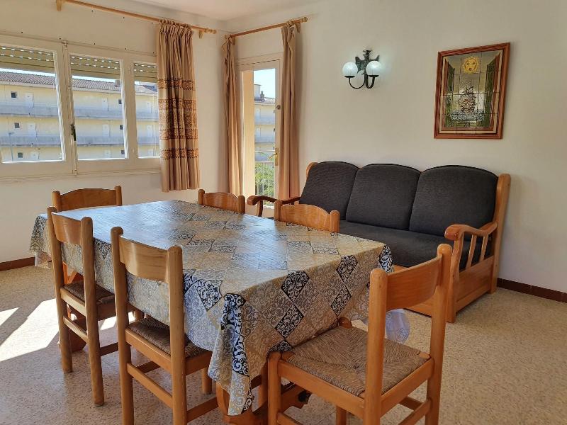 Payet Apartments 2 4 Personas image