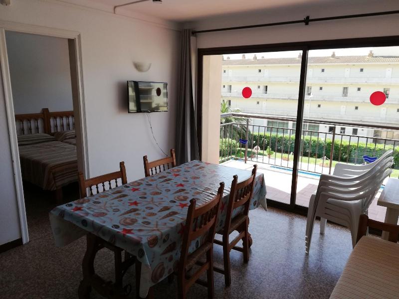 Payet Apartments 2 4 Personas image