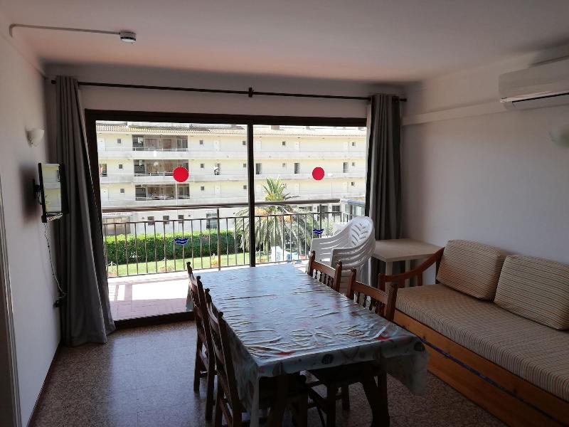 Payet Apartments 2 4 Personas image