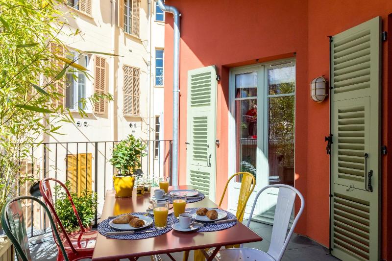L Abeille Boutique Apartments image