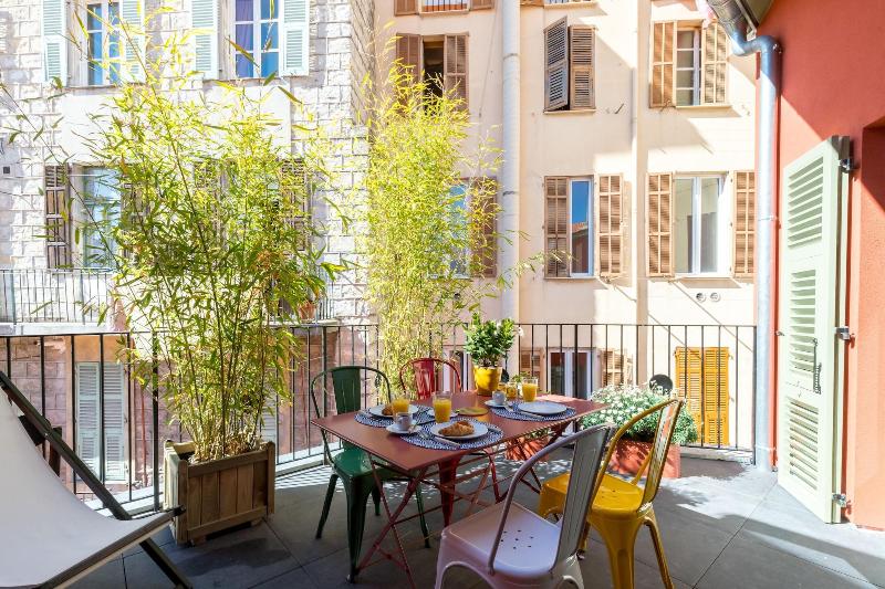 L Abeille Boutique Apartments image