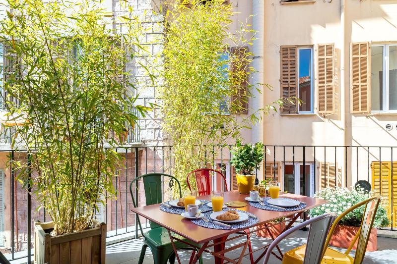 L Abeille Boutique Apartments image
