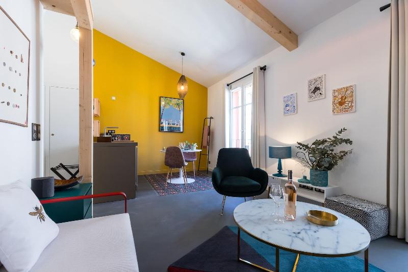 L Abeille Boutique Apartments image