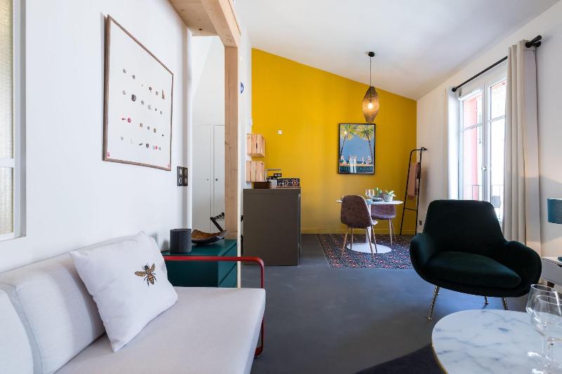 L Abeille Boutique Apartments image