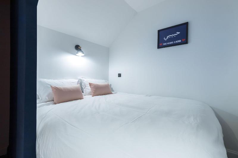 L Abeille Boutique Apartments image