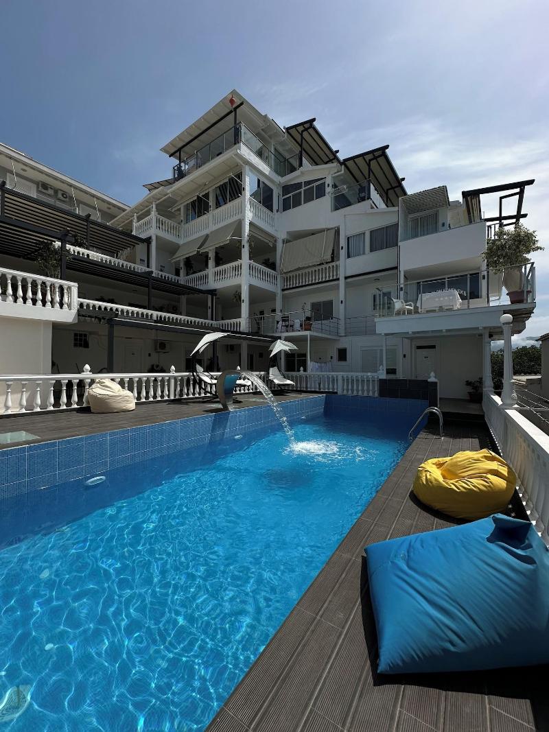 Qeparo Napolon Complex image