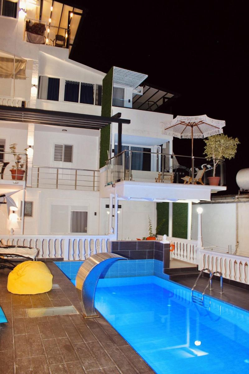 Qeparo Napolon Complex image