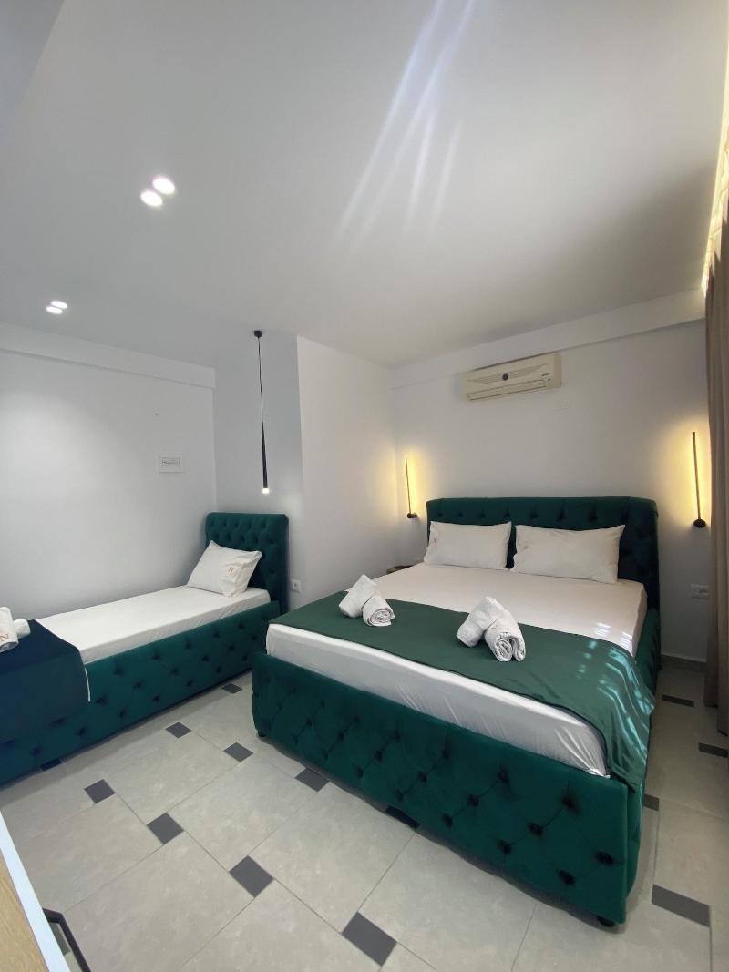 Qeparo Napolon Complex image