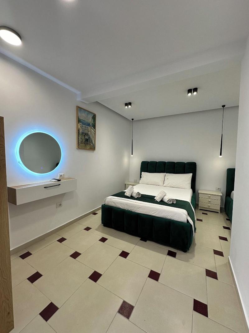 Qeparo Napolon Complex image