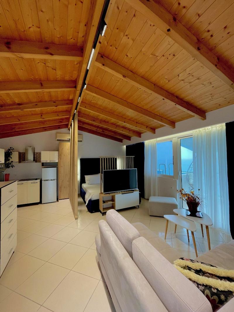 Qeparo Napolon Complex image