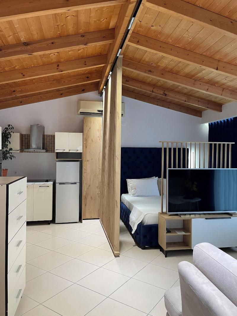 Qeparo Napolon Complex image