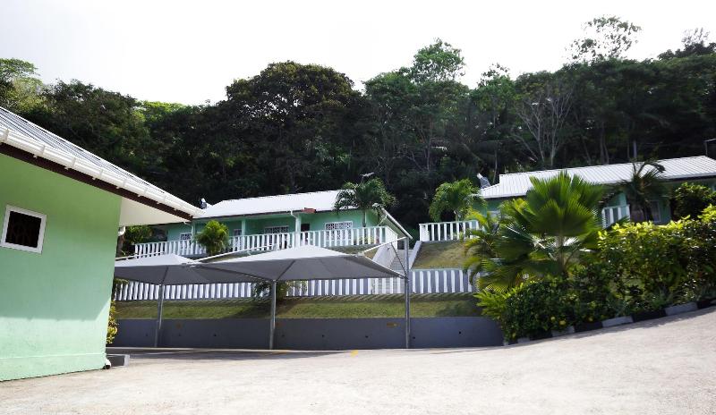 Surfers Self Catering Chalets image