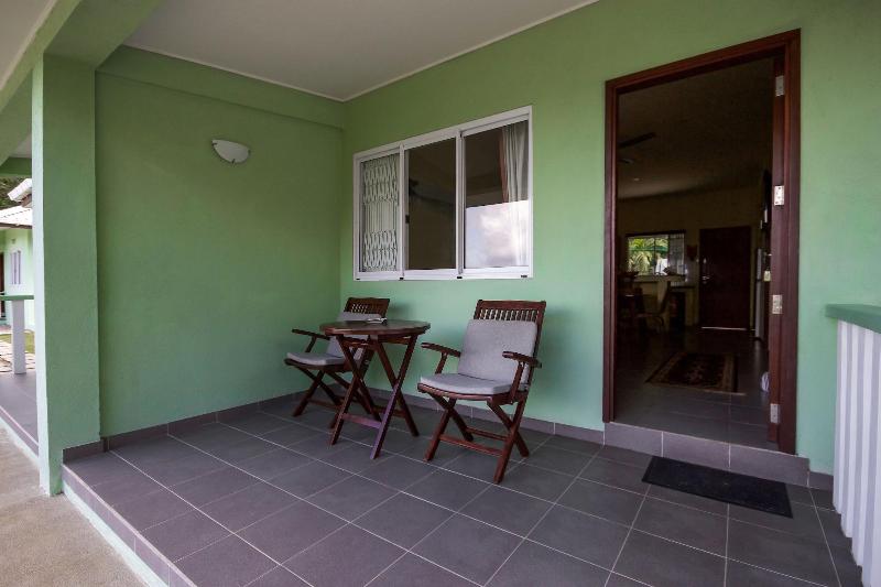 Surfers Self Catering Chalets image