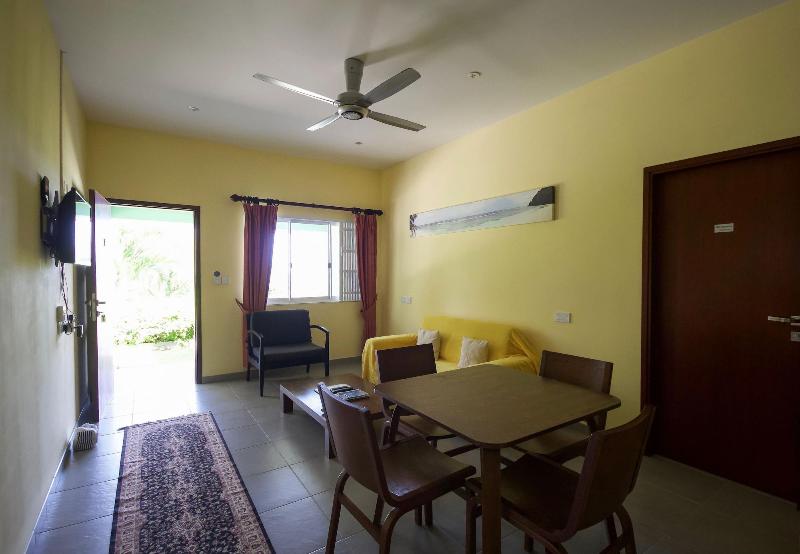 Surfers Self Catering Chalets image