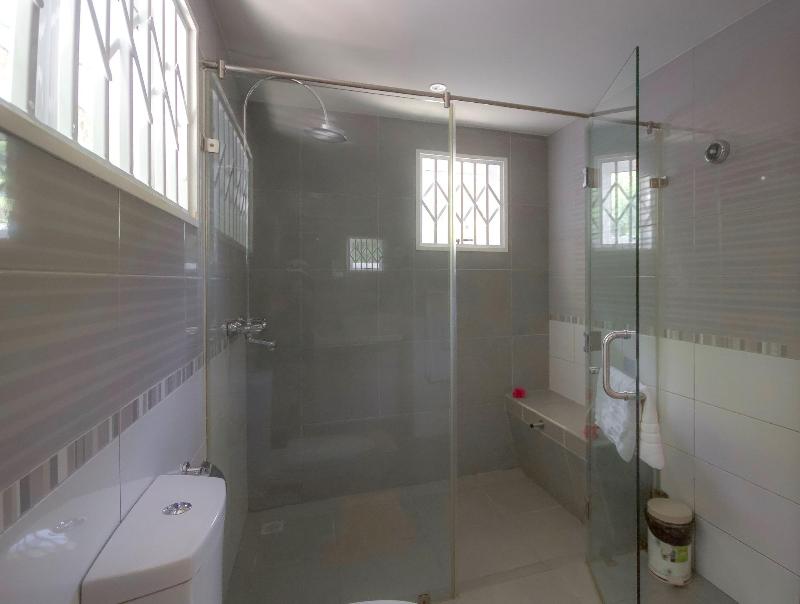 Surfers Self Catering Chalets image