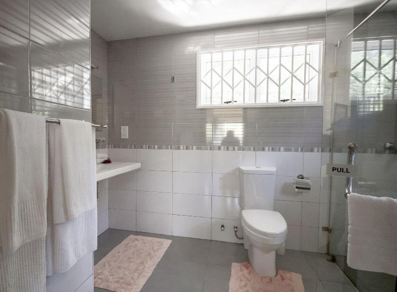 Surfers Self Catering Chalets image