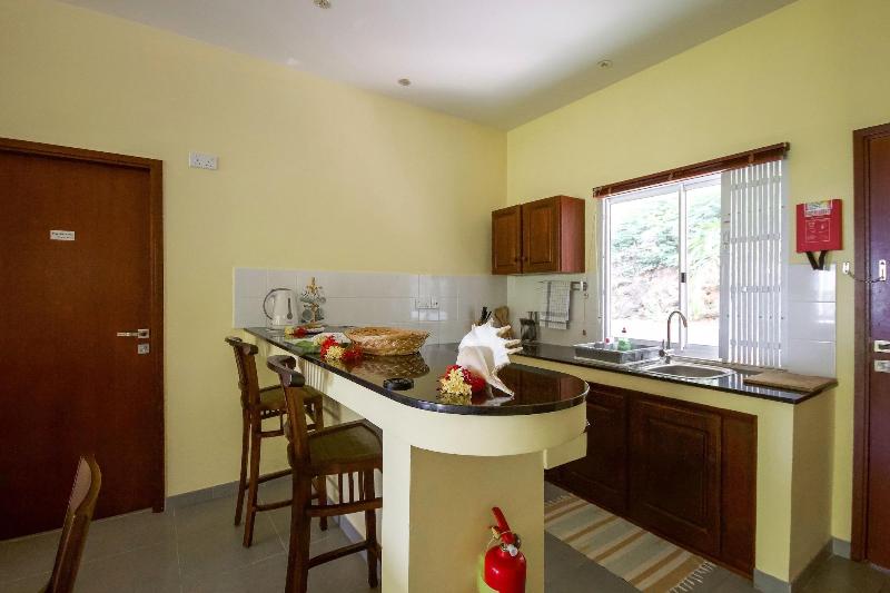 Surfers Self Catering Chalets image