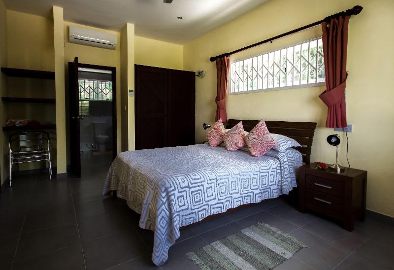 Surfers Self Catering Chalets image