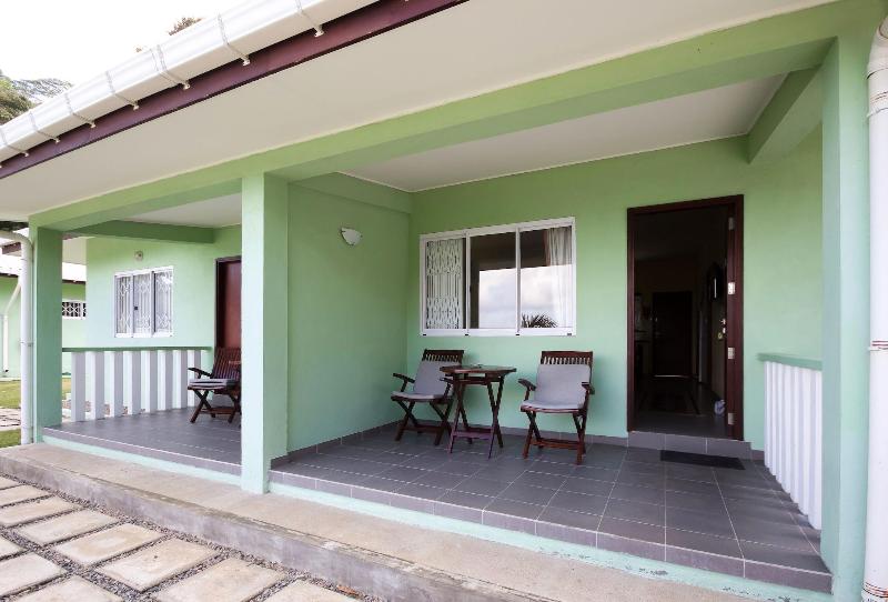 Surfers Self Catering Chalets image