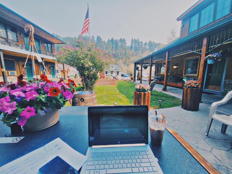 Cedar Wood Inn