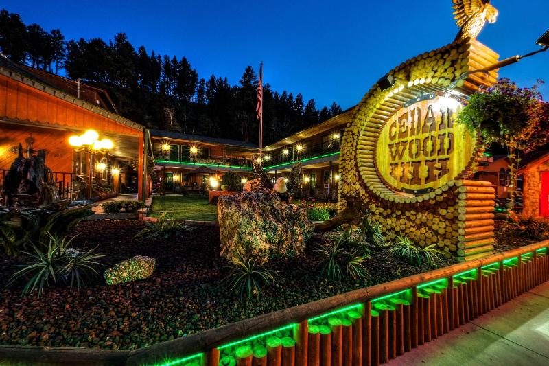 Cedar Wood Inn — general view