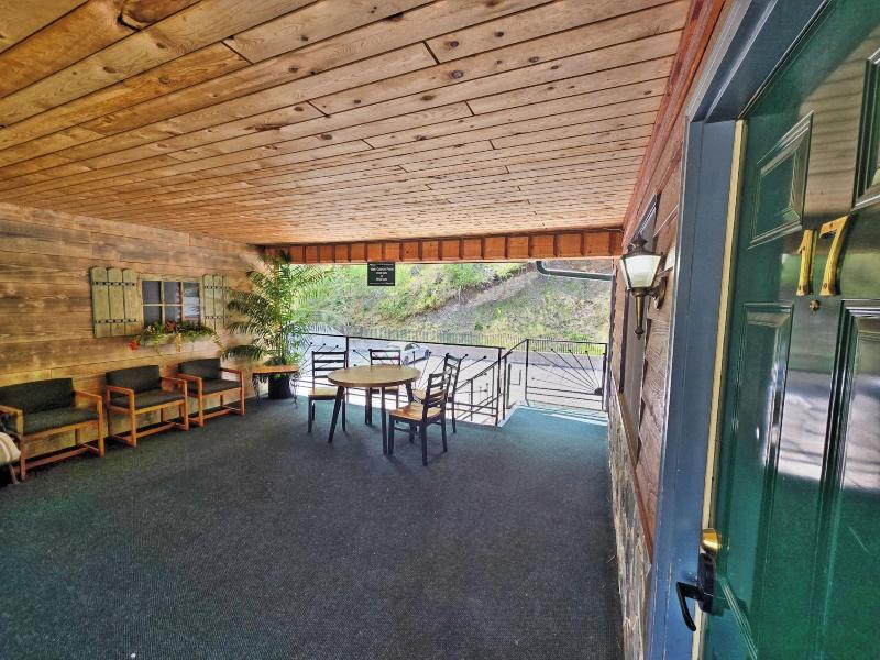 Cedar Wood Inn