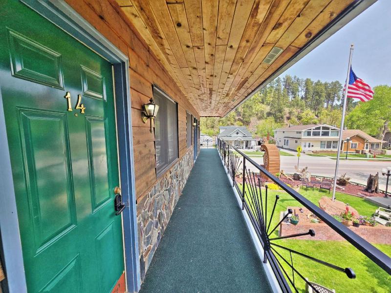 Cedar Wood Inn