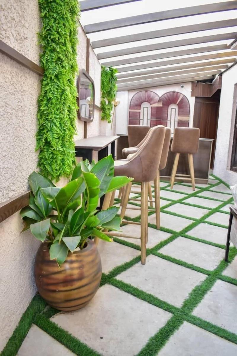 Pearl Gate Hotel image