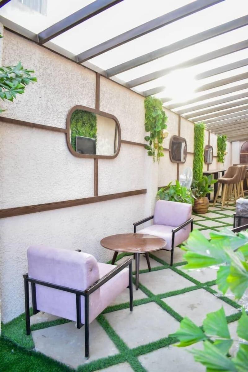 Pearl Gate Hotel image
