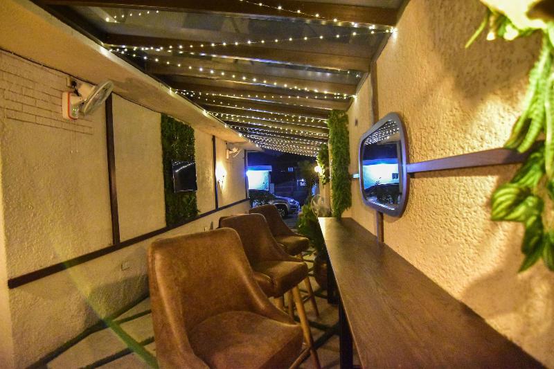 Pearl Gate Hotel image
