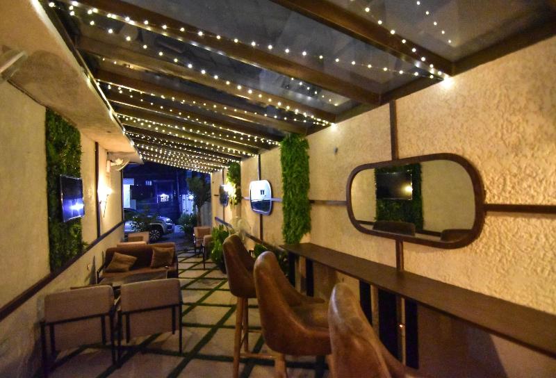 Pearl Gate Hotel image