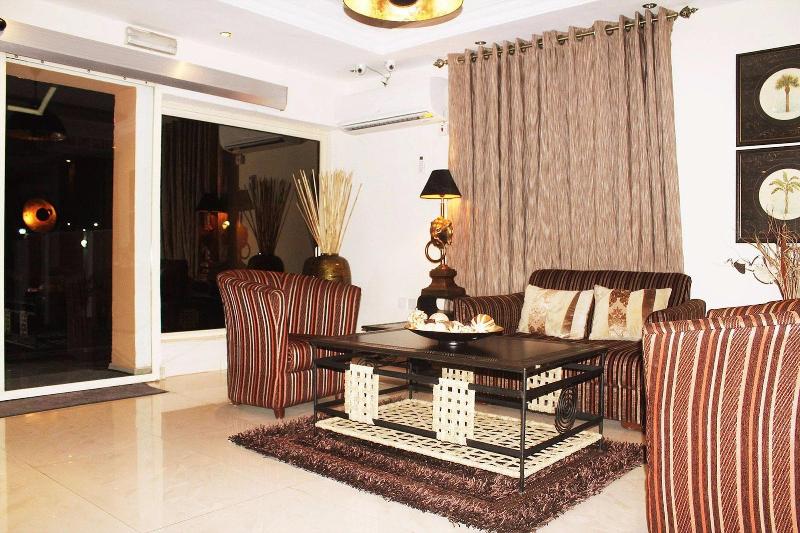 Pearl Gate Hotel image
