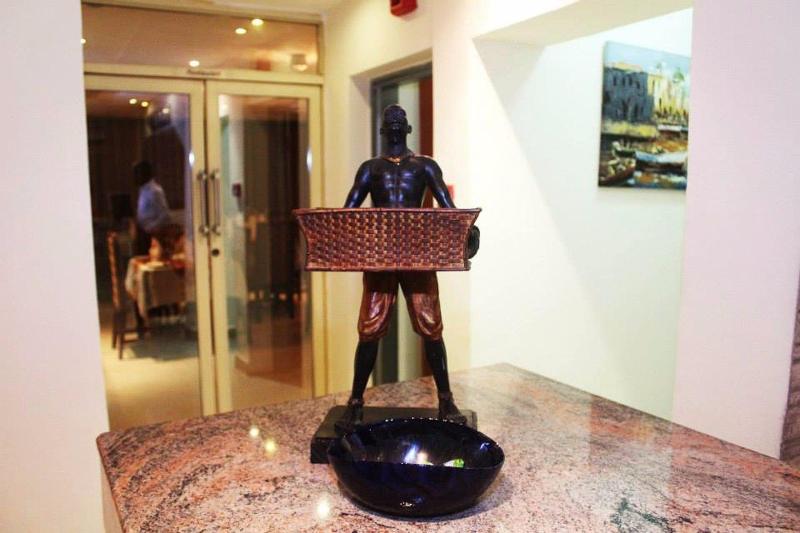 Pearl Gate Hotel image