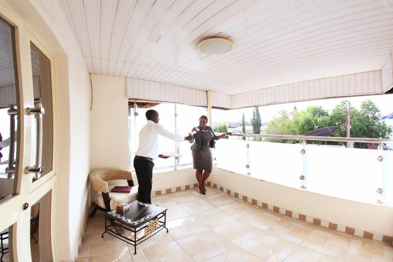 Pearl Gate Hotel image