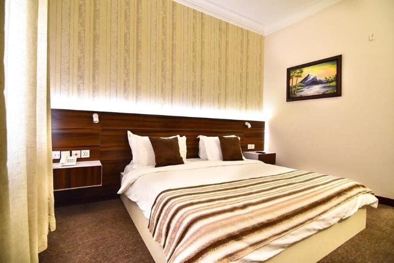 Pearl Gate Hotel image