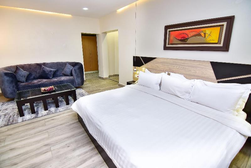 Pearl Gate Hotel image