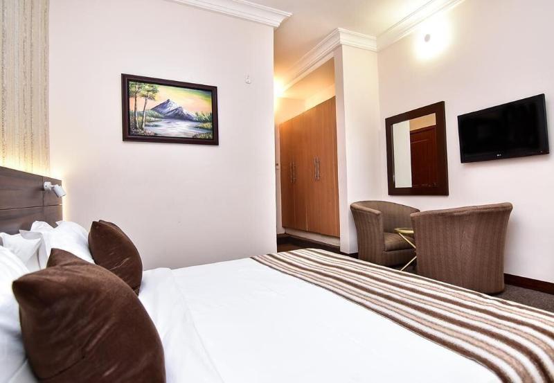 Pearl Gate Hotel image